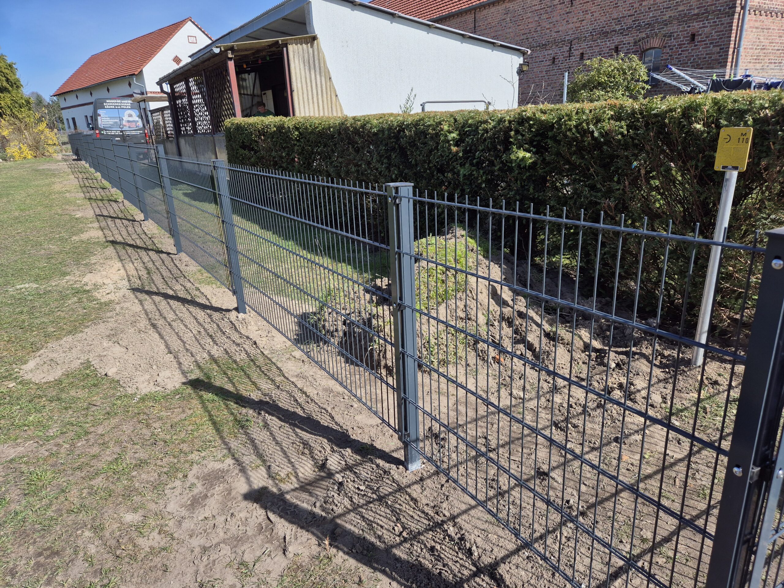 Doppelstabmattenzaun Referenz DOPPELSTABMATTEN-BMZ-0008 – robuste Zaunanlage