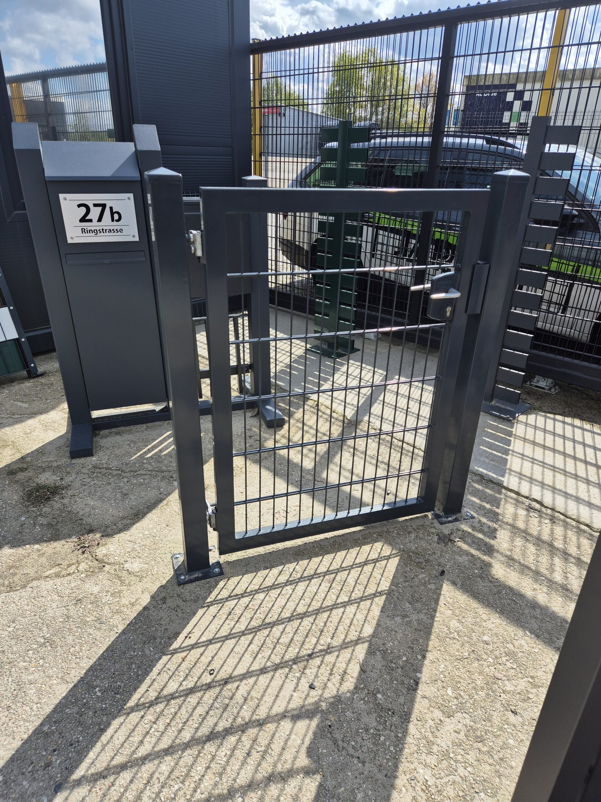 Doppelstabmattenzaun Referenz DOPPELSTABMATTEN-BMZ-0011 – robuste Zaunanlage