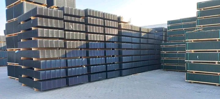 Doppelstabmattenzaun Referenz DOPPELSTABMATTEN-BMZ-0022 – robuste Zaunanlage