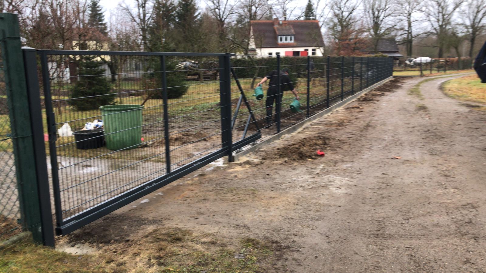 Doppelstabmattenzaun Referenz DOPPELSTABMATTEN-BMZ-0025 – robuste Zaunanlage