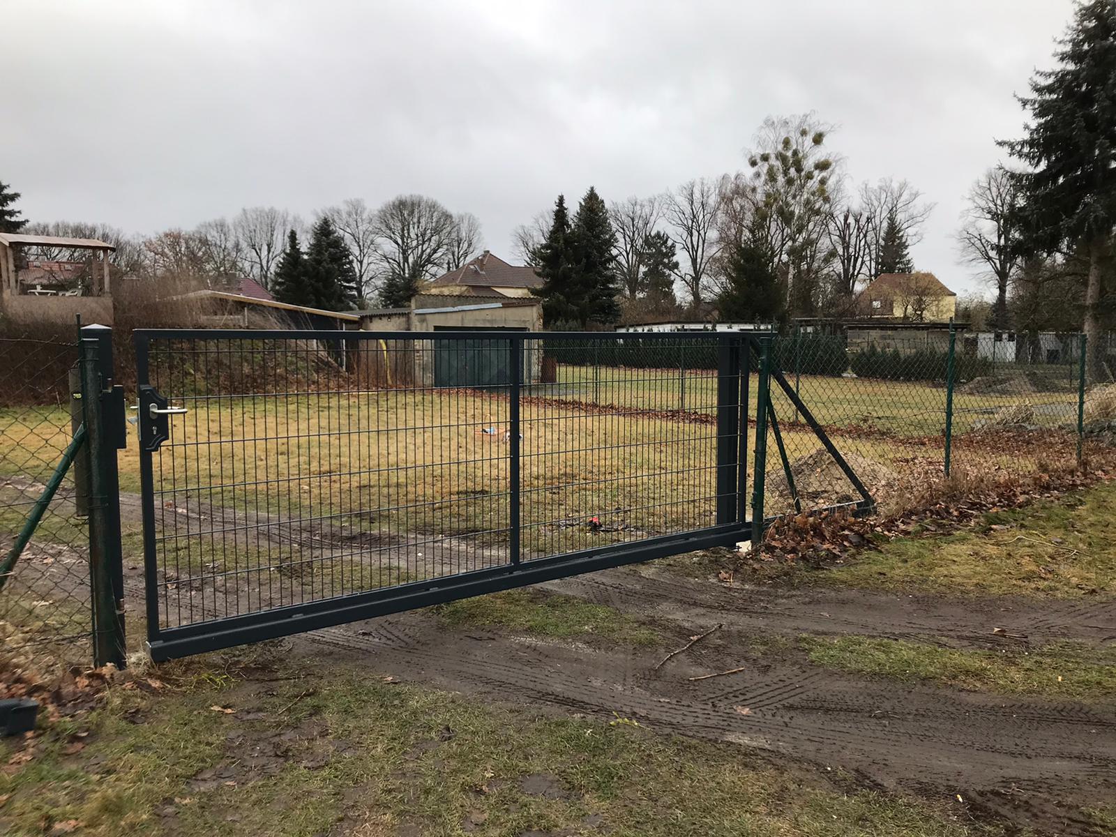 Doppelstabmattenzaun Referenz DOPPELSTABMATTEN-BMZ-0026 – robuste Zaunanlage