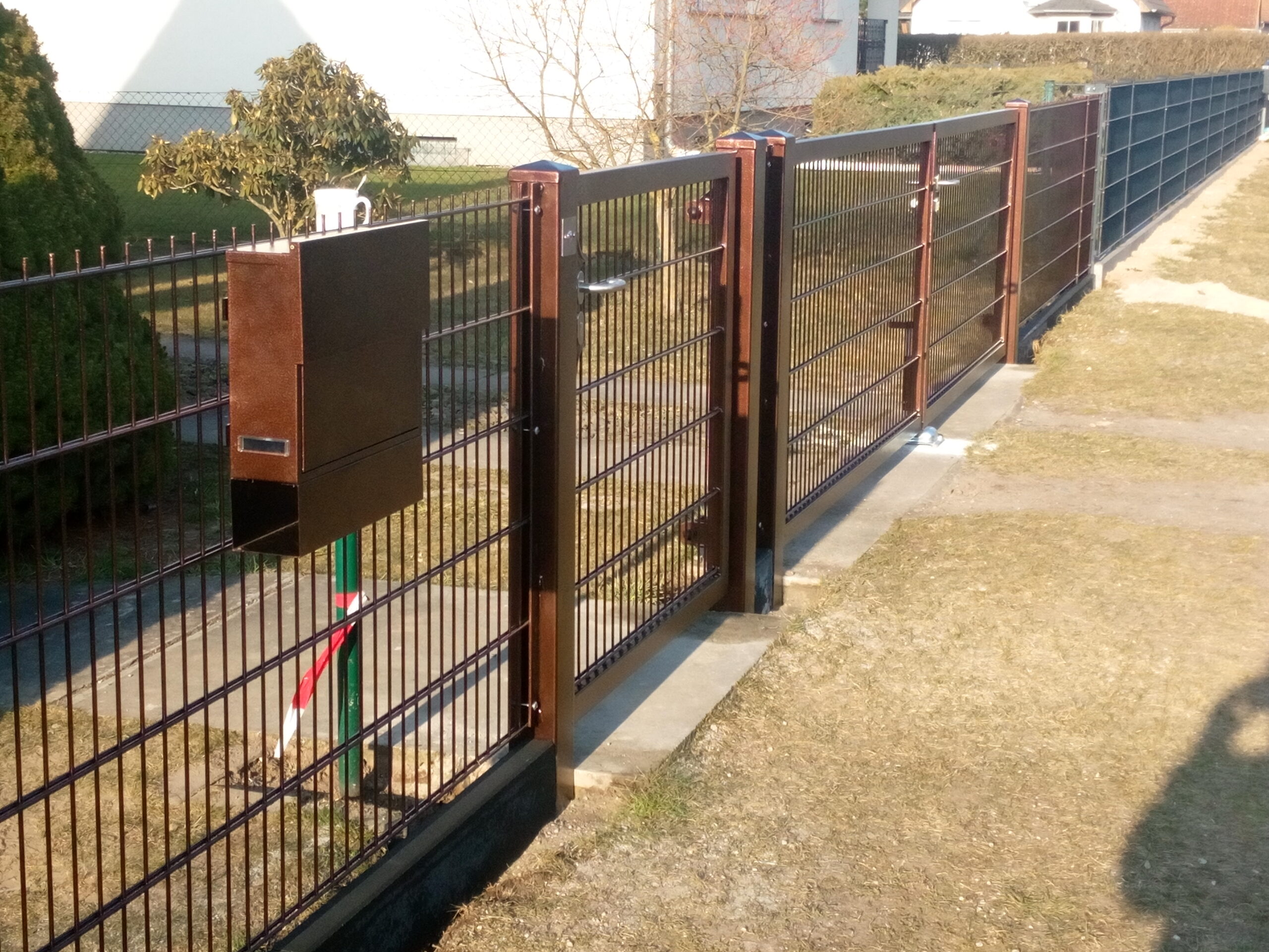 Doppelstabmattenzaun Referenz DOPPELSTABMATTEN-BMZ-0033 – robuste Zaunanlage