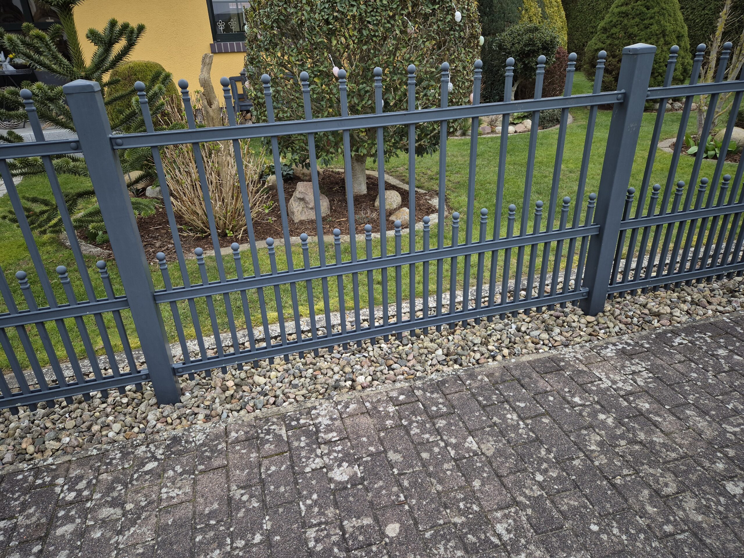 Metallzaun Referenz METALLZAUNE-BMZ-0018 – Zaunbau von BMZ Zaun