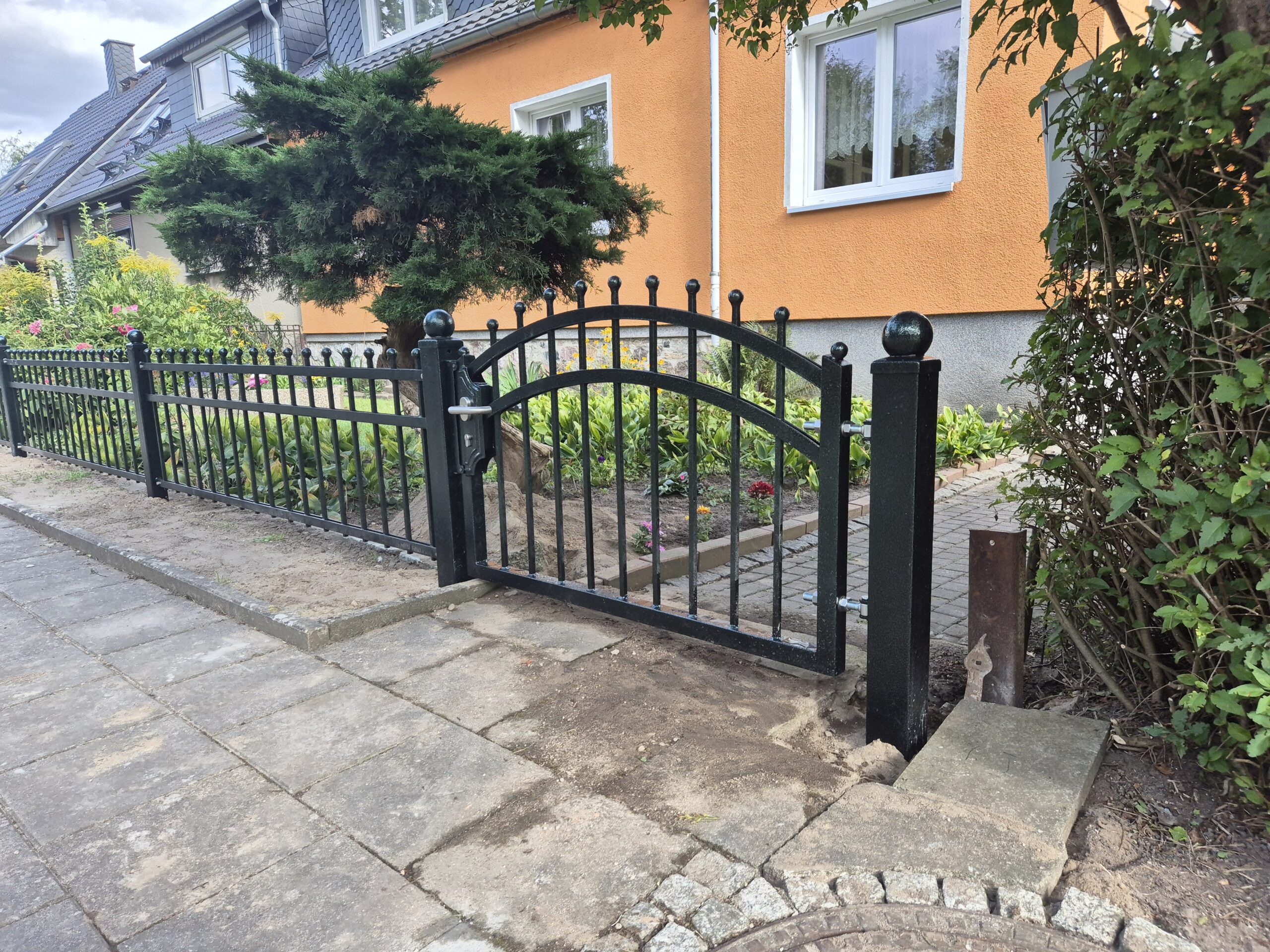 Metallzaun Referenz METALLZAUNE-BMZ-0020 – Zaunbau von BMZ Zaun