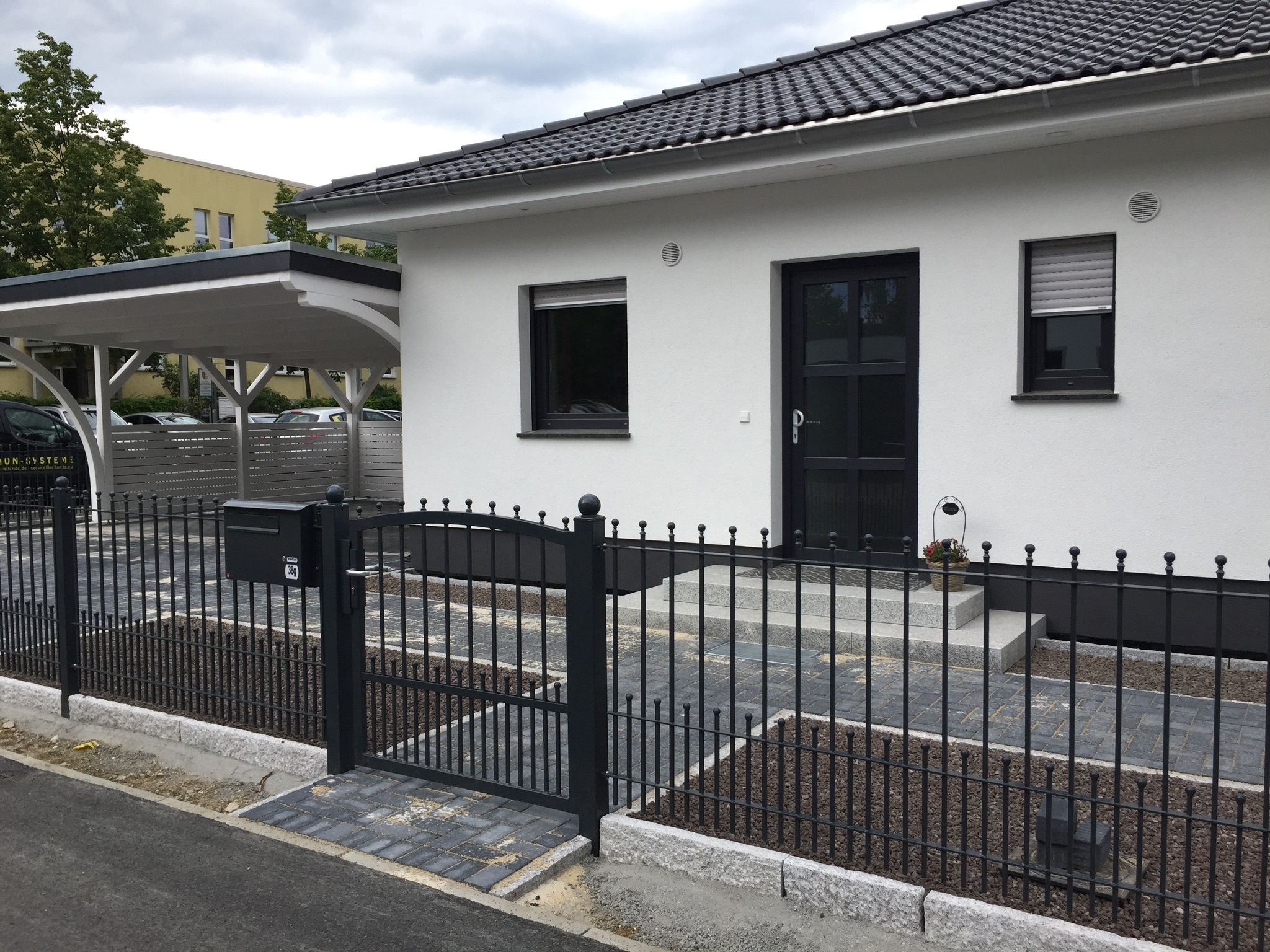 Metallzaun Referenz METALLZAUNE-BMZ-0027 – Zaunbau von BMZ Zaun