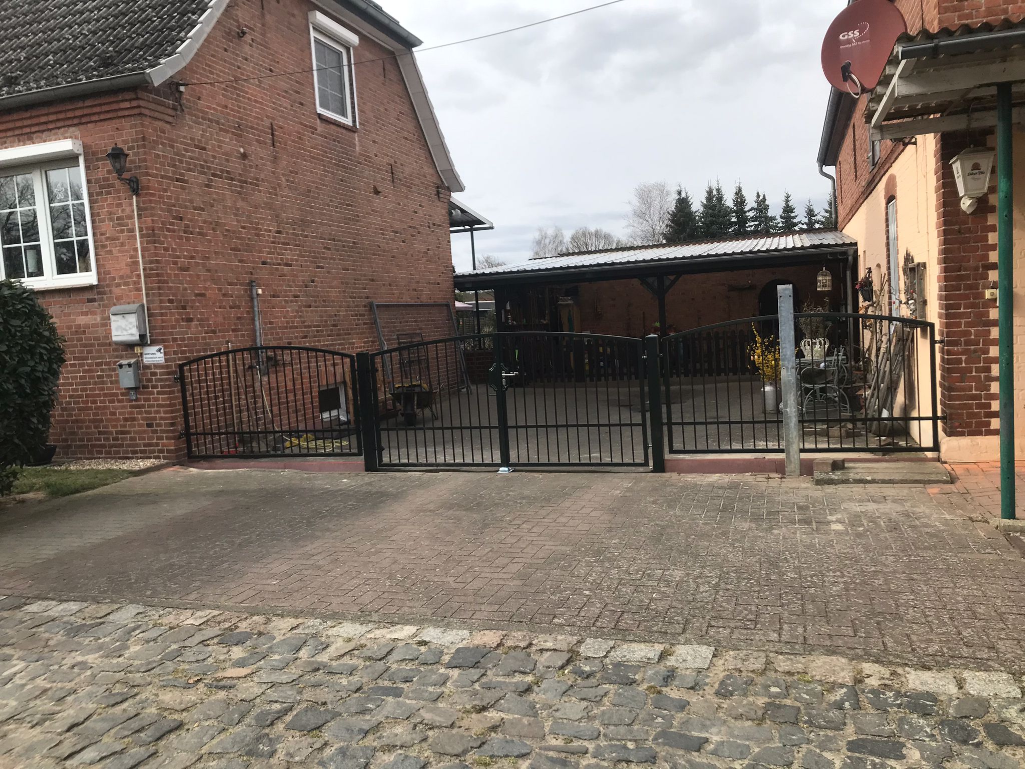 Metallzaun Referenz METALLZAUNE-BMZ-0070 – Zaunbau von BMZ Zaun