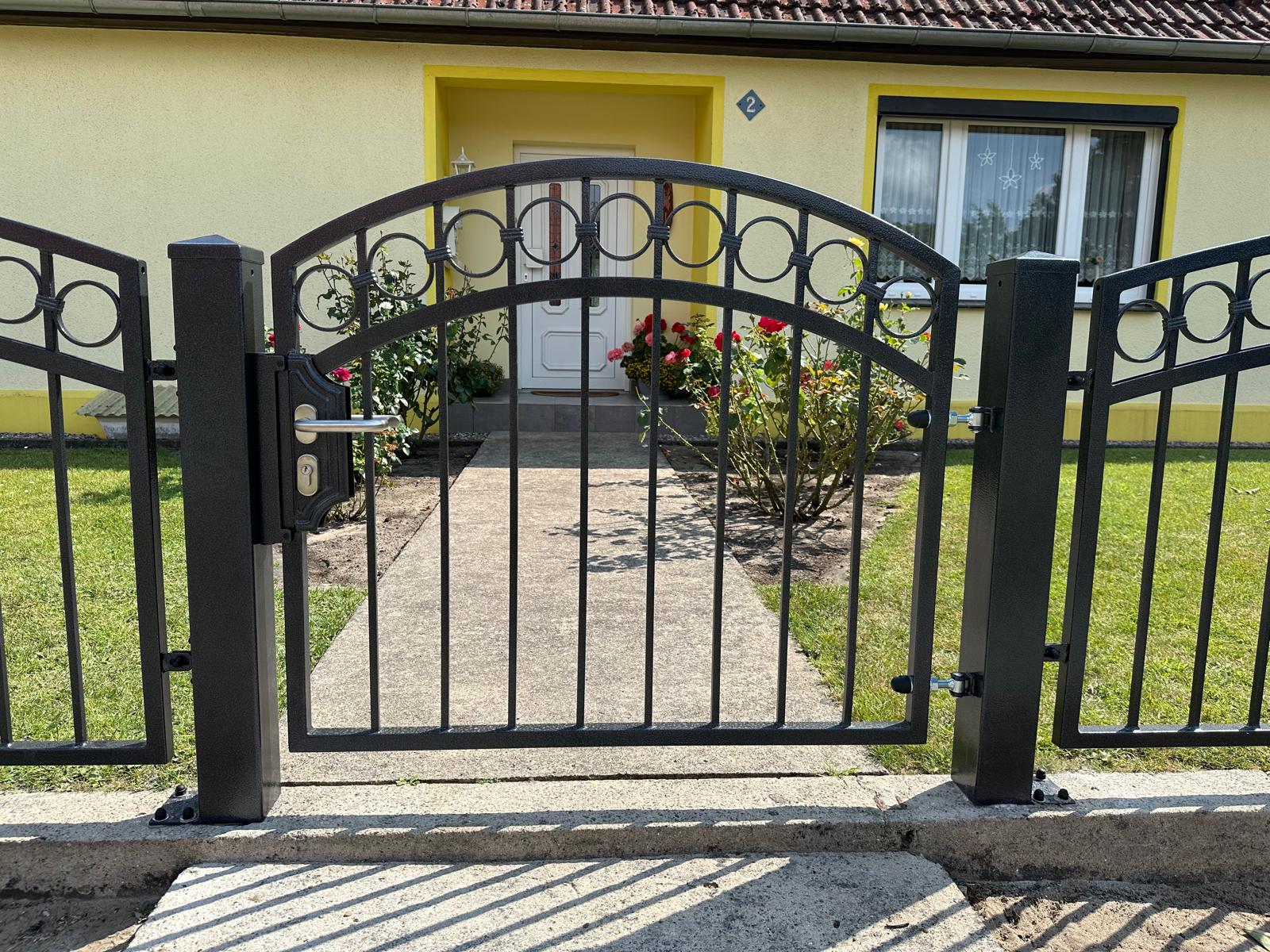 Metallzaun Referenz METALLZAUNE-BMZ-0078 – Zaunbau von BMZ Zaun