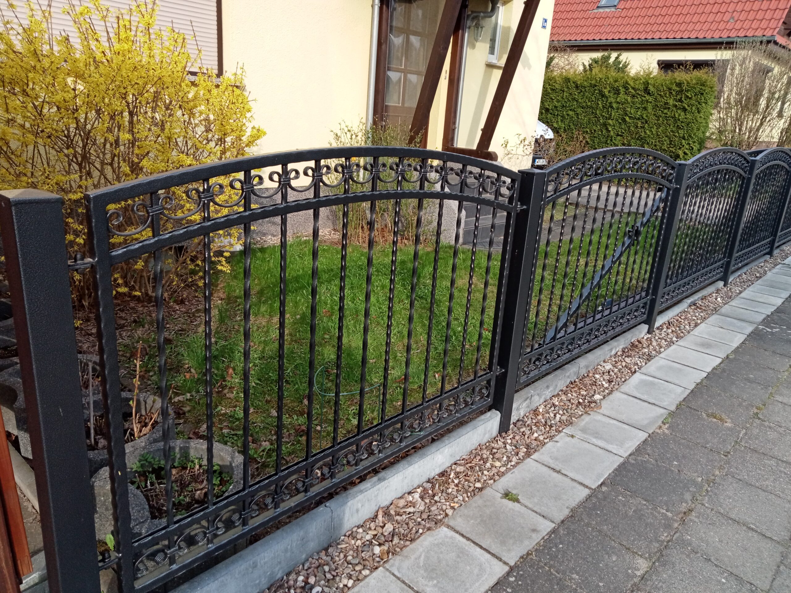 Metallzaun Referenz METALLZAUNE-BMZ-0080 – Zaunbau von BMZ Zaun