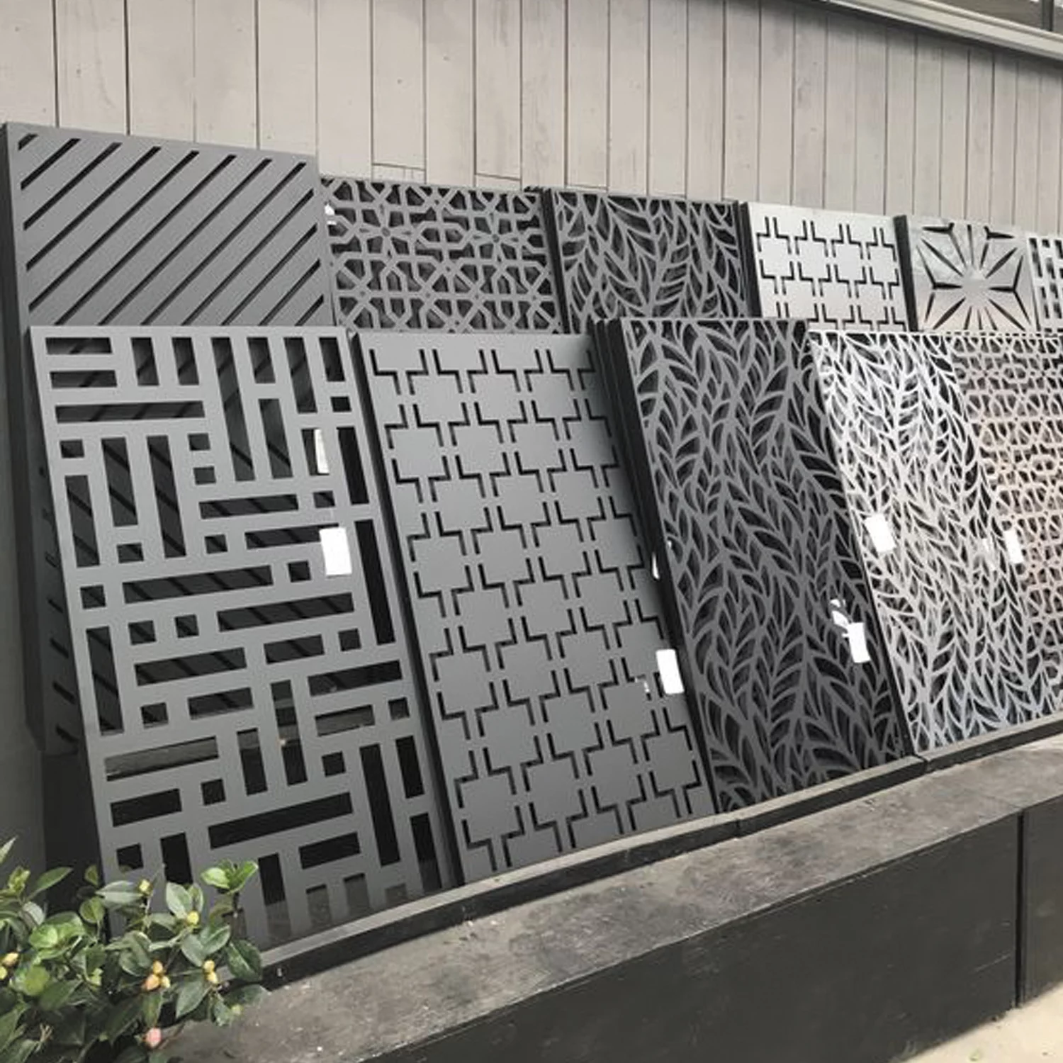 Moderner Metallzaun Referenz MODERNE-BMZ-0070 – klare Zaungestaltung