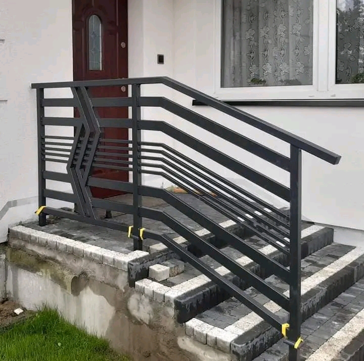 Metalltreppe Referenz TREPPEN-BMZ-0003 – Treppenbau aus Metall